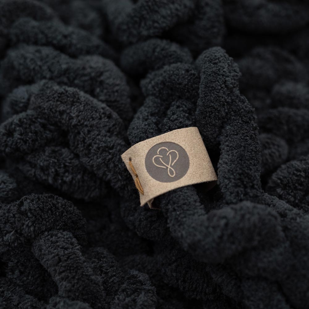 INFINITE CHUNKY KNIT BLANKET | MINKY | BIG - ONYX-1