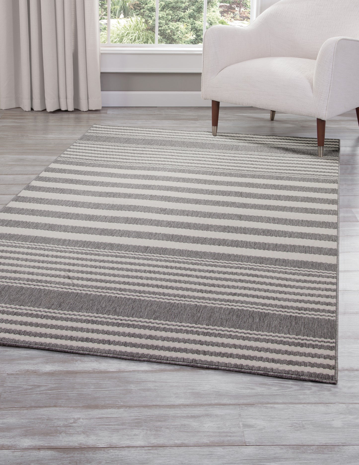 Hampton White and Gray Polypropylene Indoor/ Outdoor Area Rug